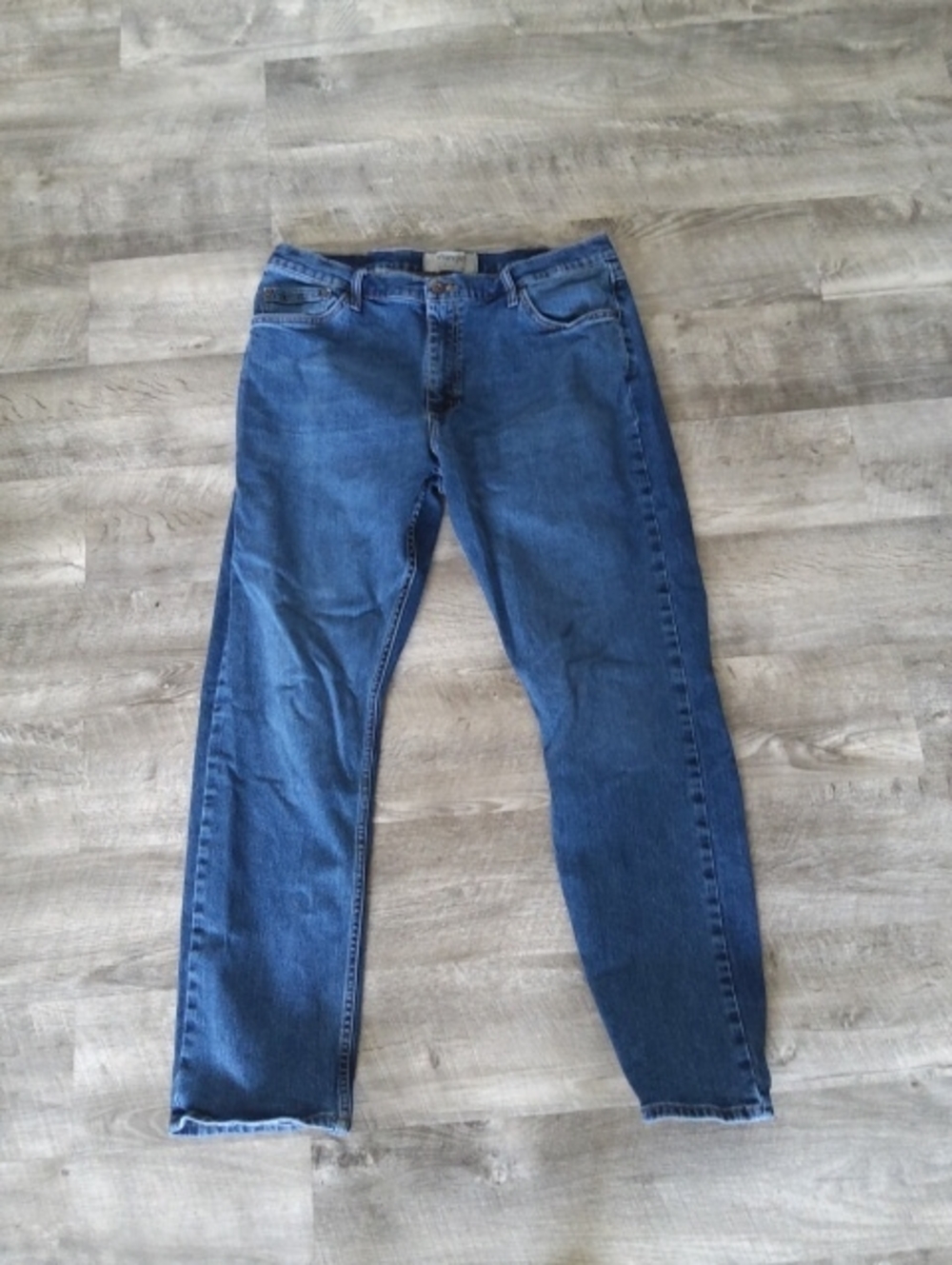 Wrangler Men's Straight-Leg Jeans in Medium Blue Wash Size 36x30